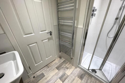 Ensuite b.JPG