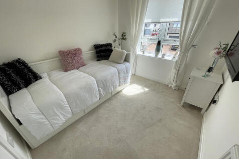 Bedroom 3a.JPG