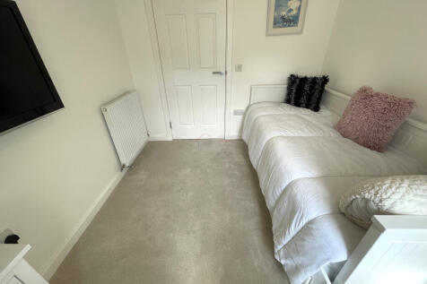 Bedroom 3b.JPG
