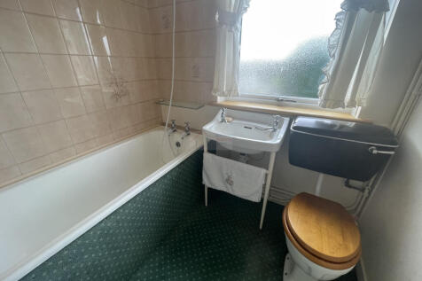 Bathroom.JPG