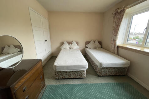 Bedroom 1a.JPG