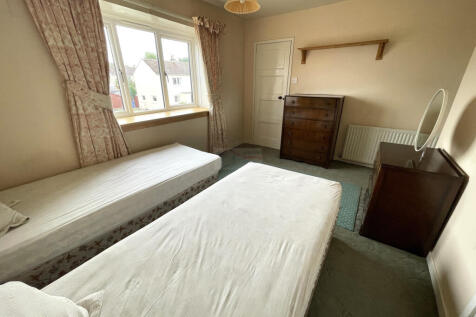 Bedroom 1b.JPG