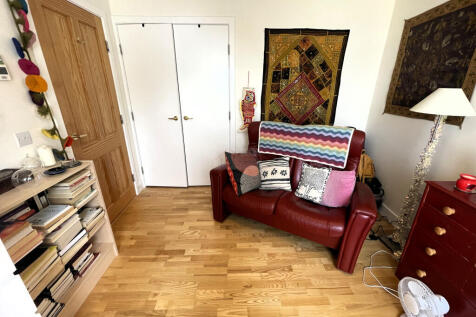 Bedrom 1b.JPG