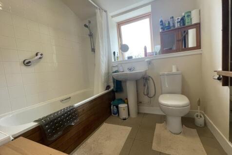 Bathroom.JPG