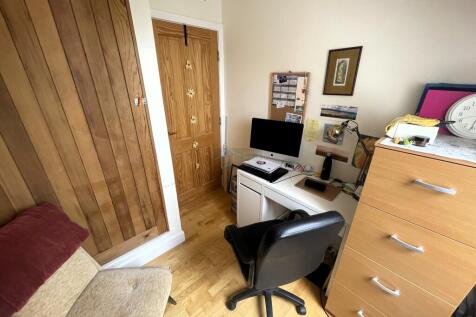 Bedroom 3b.JPG