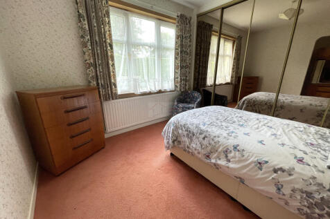 Bedroom 1a.JPG