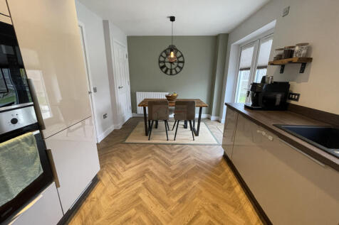 Dining Area b.JPG