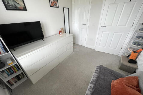 Bed 3b.JPG