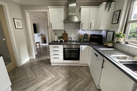 Kitchen b.JPG