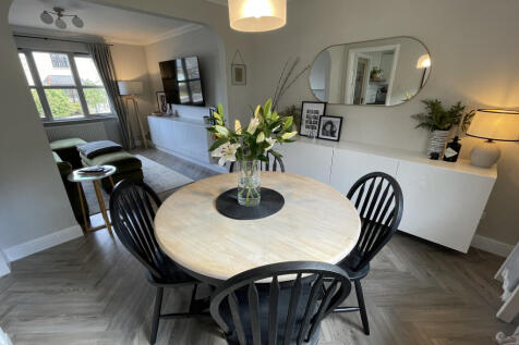 Dining Room a.JPG