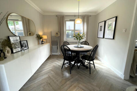 Dining Room b.JPG