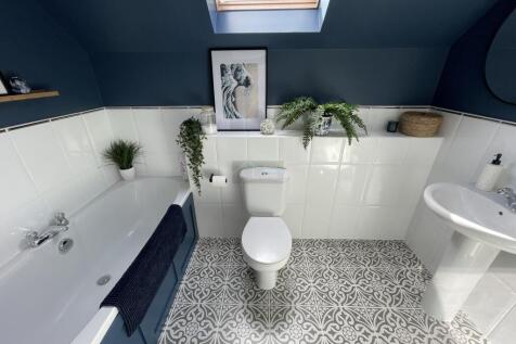 Bathroom a.JPG