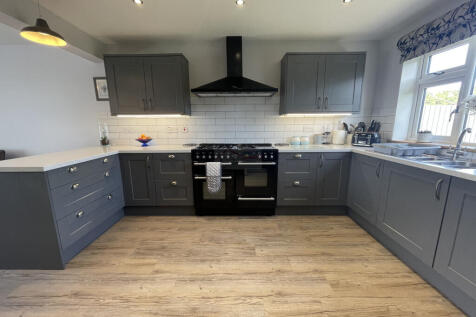 Kitchen b.JPG