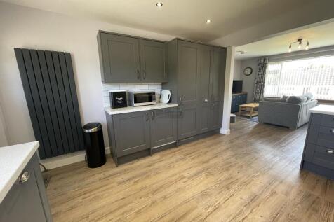 Kitchen c.JPG