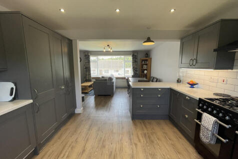 Kitchen d.JPG