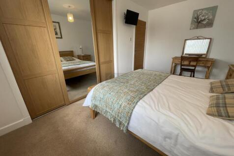 Bedroom 1b.JPG