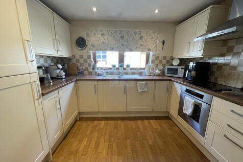 Kitchen a.JPG
