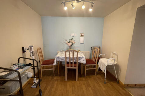 Kitchen diner.JPG
