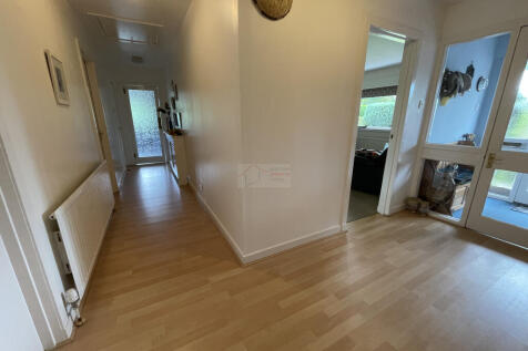 Hallway b.JPG