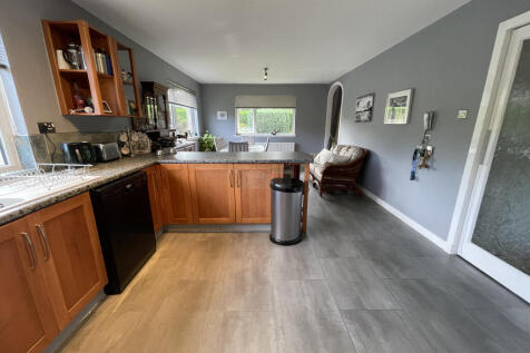 Kitchen b.JPG
