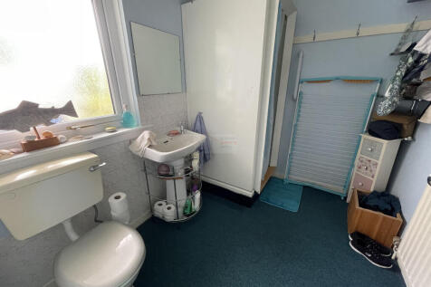 Shower room.JPG
