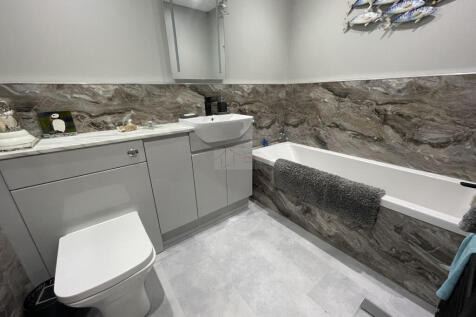 Bathroom.JPG
