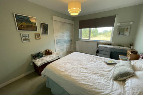 Bedroom 1b.JPG