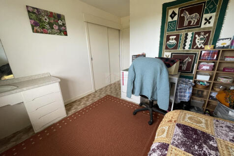 Bedroom 2b.JPG