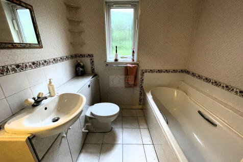 Bathroom.JPG
