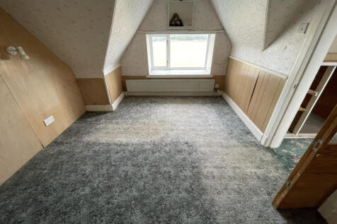 Bedroom 4b.JPG