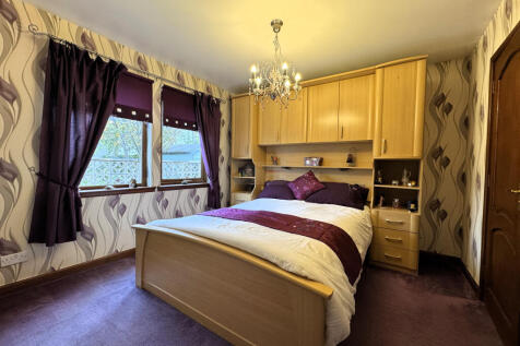 Master Bedroom a.JPG