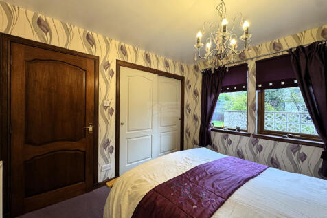 Master Bedroom b.JPG