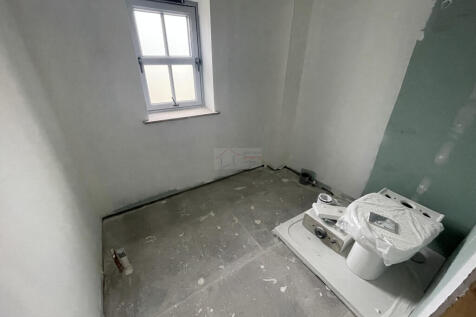 Shower room upstairs.JPG