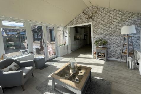 Sun Room b.JPG