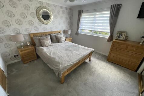 Master Bedroom a.JPG