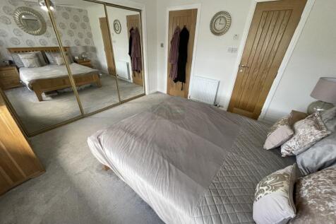 Master Bedroom b.JPG