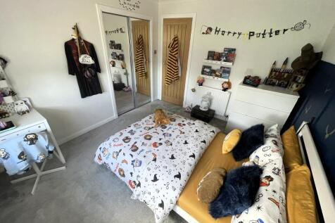 Bedroom 3b.JPG