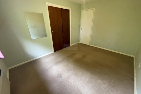 Bedroom 2b.JPG