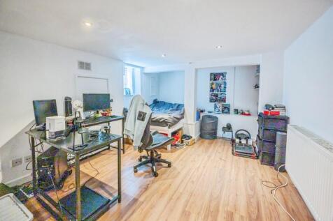 Studio Main Roo...