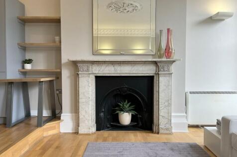 FEATURE FIREPLACE