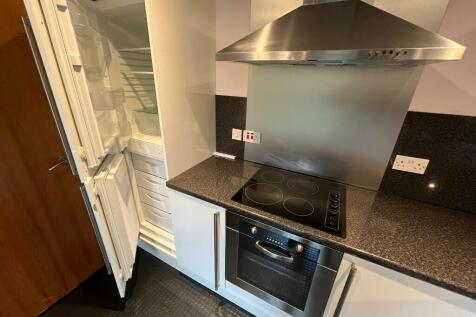 FRIDGE FREEZER