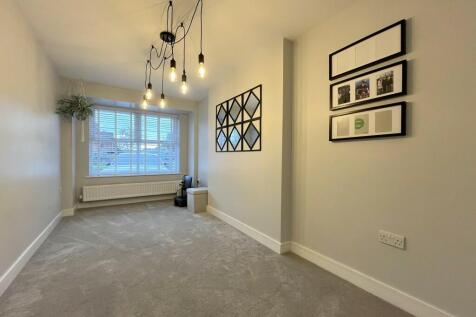 SITTING/DINING ROOM