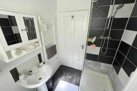 GF SHOWER ROOM
