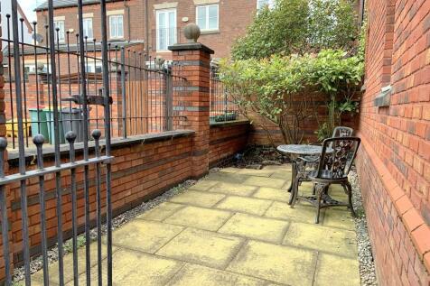 COURTYARD PATIO