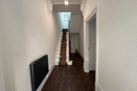 COMMUNAL ENTRANCE