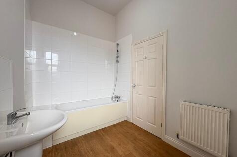 FIRST FLOOR BATHROOM