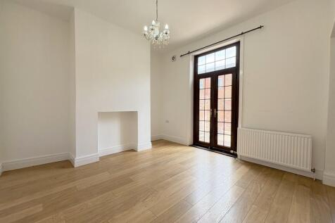 LIVING / DINING ROOM