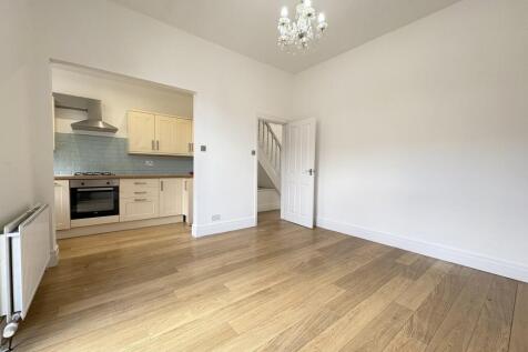 LIVING / DINING ROOM