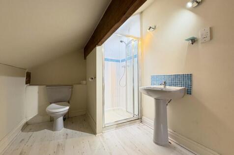 EN SUITE SHOWER ROOM