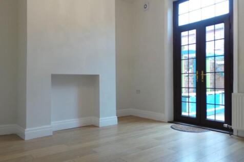 DINING/LIVING ROOM